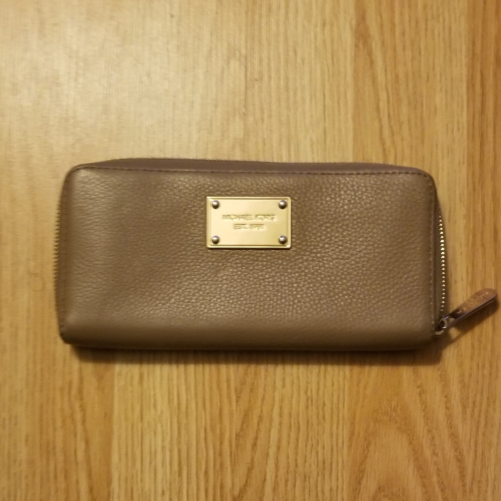Michael Kors wallet tan leather